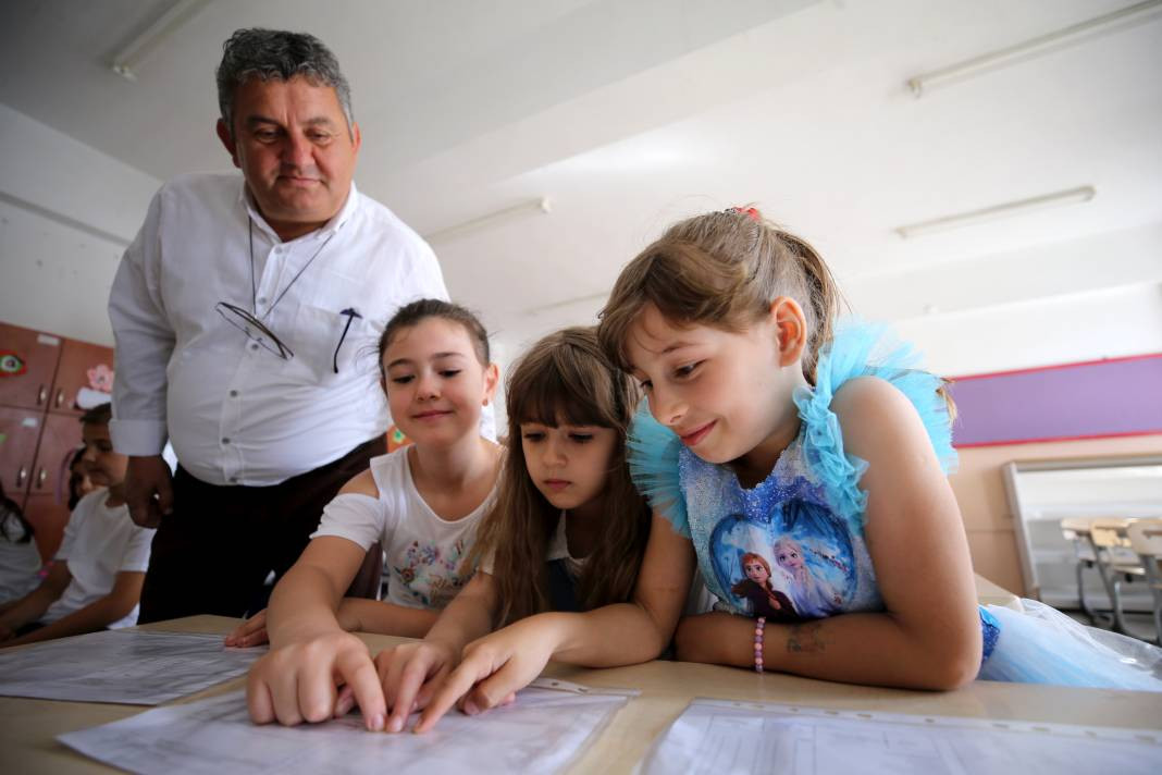 Yaklaşık 19 milyon öğrenci karnesini alarak yaz tatiline girdi - Resim: 2